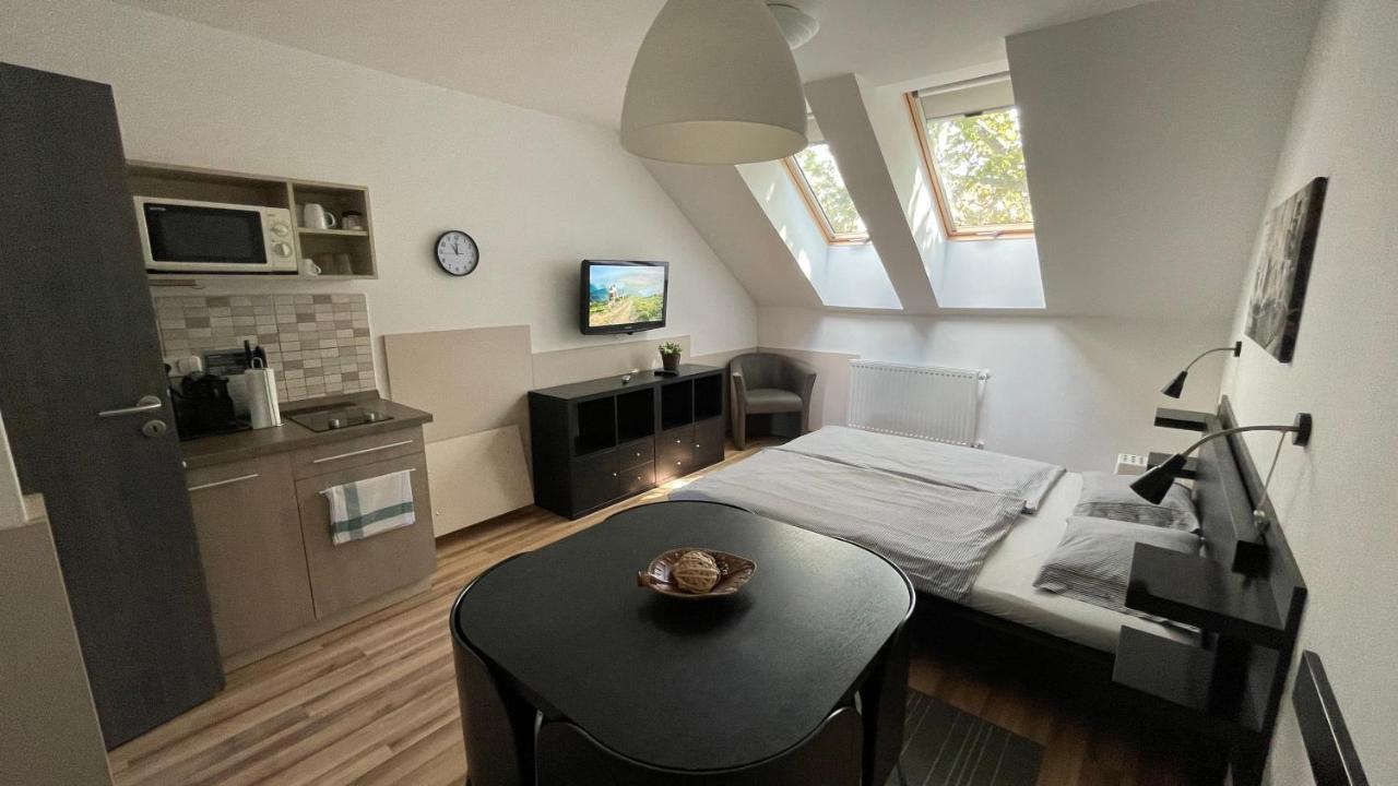 Benevia Apartments Pécs Exteriör bild